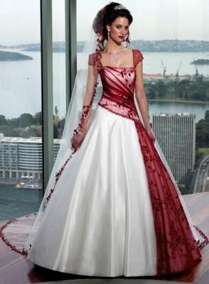 Belle robe de princesse blanche et rouge